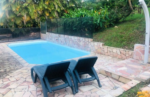 Saint-Joseph House | Charmant bungalow avec piscine