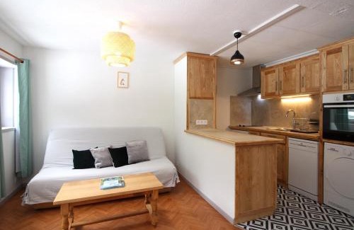 Mont-Dore Apartment | Charmant F2 bis au Mont-Dore avec balcon, au pied des pistes, 6 pers, parking, ascenseur - FR-1-415-150