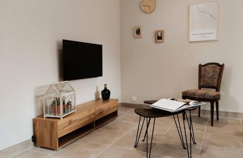 Saint-Julien-de-Peyrolas House | Charmante maison avec jardin aux portes des gorges de l'Ardèche