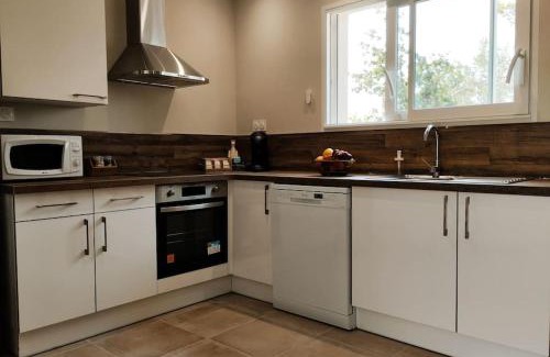 Saint-Julien-de-Peyrolas House | Charmante maison avec jardin aux portes des gorges de l'Ardèche