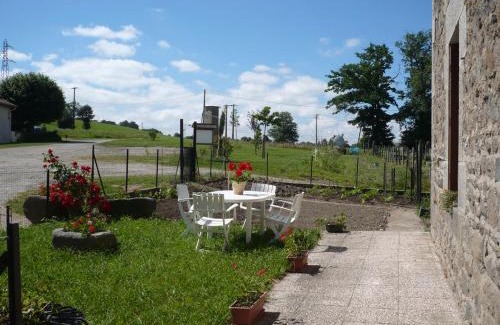 Saint-Heand House | Charmant gîte à la ferme avec terrasse près de Saint-Étienne, 1 chambre, wifi, animaux acceptés - FR-1-496-144