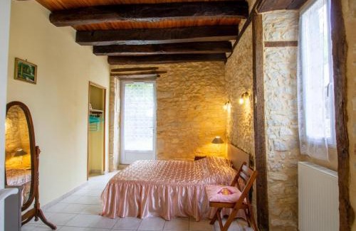 Tourtoirac House | Charmant Gîte en Pierre avec Jardin, Animaux Bienvenus, Parking Inclus - FR-1-616-280