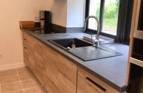 Le Mans House | Charmant Gîte Familial Rénové avec 3 Chambres, Cheminée et Jardin, Proche Le Mans - FR-1-410-332
