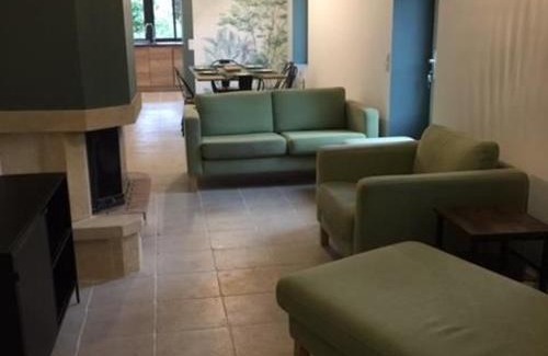 Le Mans House | Charmant Gîte Familial Rénové avec 3 Chambres, Cheminée et Jardin, Proche Le Mans - FR-1-410-332
