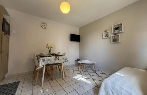 Contigny House | Charmant gîte proche de St-Pourçain, tout inclus, terrasse privée - FR-1-489-512