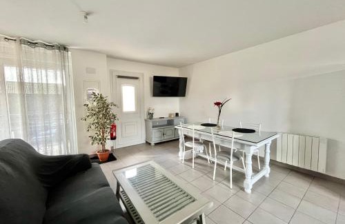 Toussieu Apartment | Charmant logement avec parking à 25 min de Lyon