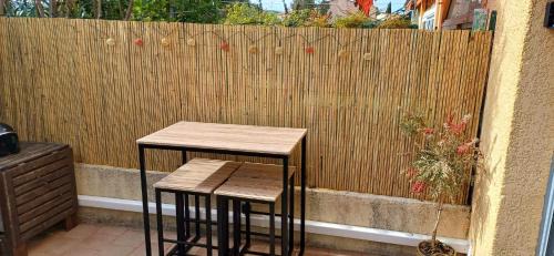 La Londe-les-Maures Apartment | Charmant Studio en rez de jardin dans propriété privé pour 4 personnes
