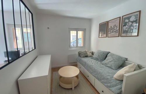 Bagnols-sur-Ceze Apartment | Charmant Studio Centre Ville