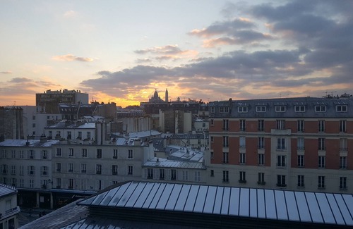 Quartier de la Chapelle Apartment | Charmant Studio Avec Vue. Votre Petit nid Au-dessus des Toits !