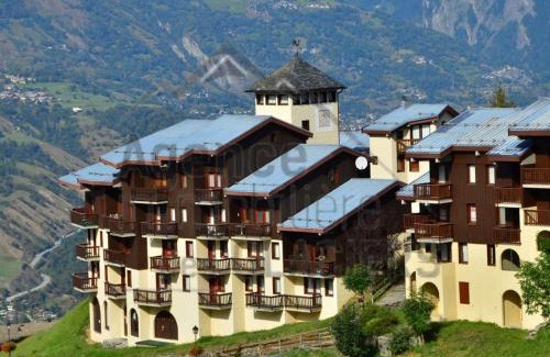 Montchavin Apartment | Charmant Studio Montchavin - Terrasse, Proche Pistes et Commerces, Parking Gratuit - FR-1-329-57