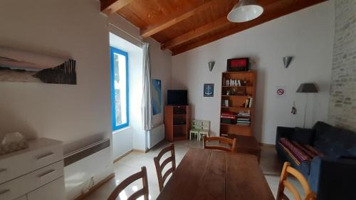 Saint-Denis-d'Oleron House | Charmante maison de pays dans le centre de St Denis D'Oléron