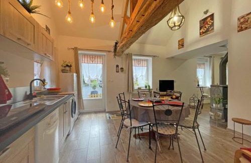 La Coulonche House | Charmante maison en pierres avec WIFI et animaux acceptés - FR-1-497-222
