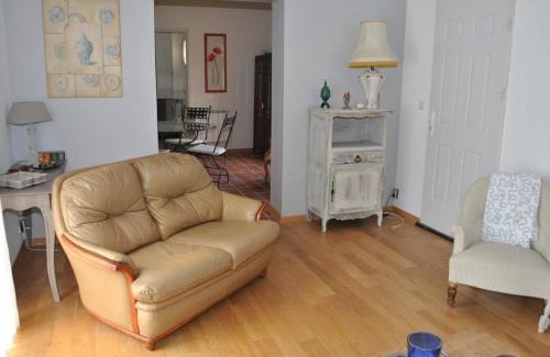 Montbazon House | Charmante maisonnette avec WIFI à Montbazon - FR-1-381-230