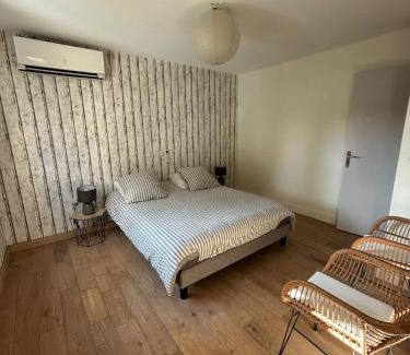 Le Brusc Villa | Charmante villa au brusc avec piscine à 10min à pied de la mer