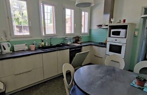 Arles House | Charme de Maison de Famille Fleurie au Calme