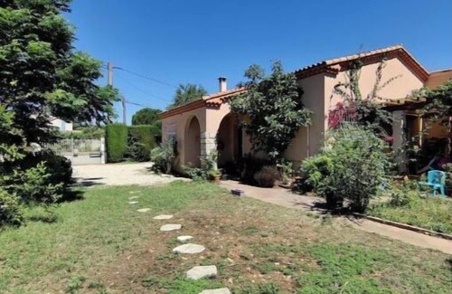 Arles House | Charme de Maison de Famille Fleurie au Calme