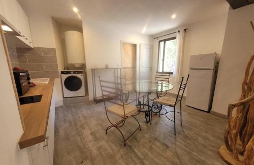 Gard Rhodanien Apartment | Charme et calme à Montfaucon