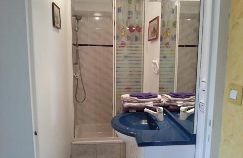 Plougonvelin Apartment | Charme et Océan face à la plage