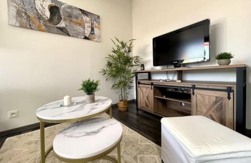 Beziers Apartment | Charme urbain sous les toits-Terrasse/Clim/Parking