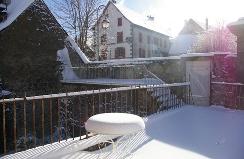 Besse-en-Chandesse House | Charming gite with character