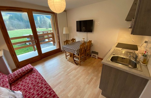 La Chapelle-d'Abondance Apartment | Charming Studio Near Ski Slopes with Mountain View, Parking, and Balcony