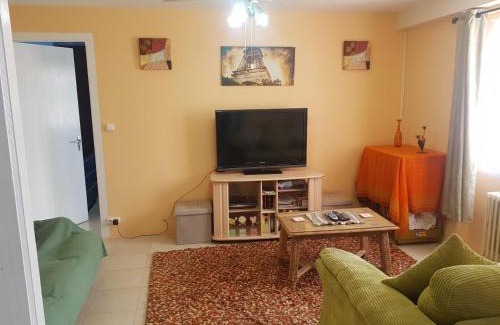 Oradour-Fanais Apartment | Charming 1-Bed Apartment in Oradour-Fanais