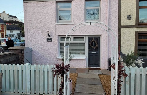 Brynmenyn Cottage | Charming 1-bed Cottage in Brynmenyn