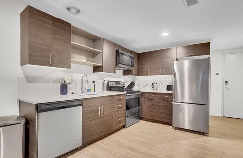 Downtown Cleveland Apartment | Charming 1-bed loft, downtown Cleveland with GYM, Rooftop deck, Fire pit, games