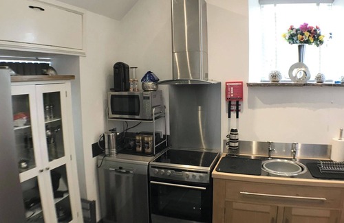 Cauldon Low House | Charming 1 Bed Peak Cottage Barn Alton Towers