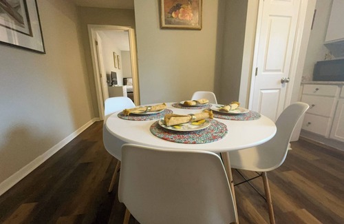 Valdosta Apartment | Charming 1-bedroom 2 Queen Bed,1 sofa bed Apartment in Valdosta!