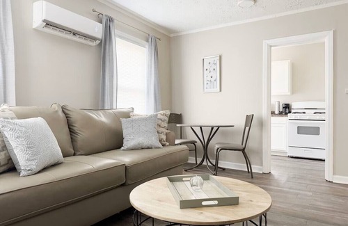 Evansville Apartment | Charming 1-bedroom apartment with AC, WiFi in enchanting Evansville