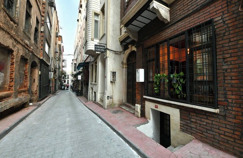 Karakoy Apartment | Charming 1-bedroom apartment with WiFi, AC in fabulous Istanbul