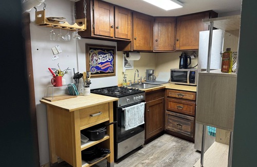 High Street Hill Apartment | Charming 1-bedroom apartment in amazing Brookline with WiFi, AC