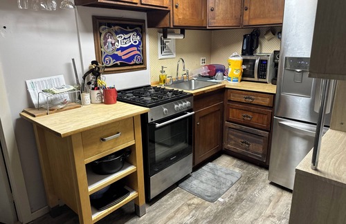 High Street Hill Apartment | Charming 1-bedroom apartment in amazing Brookline with WiFi, AC