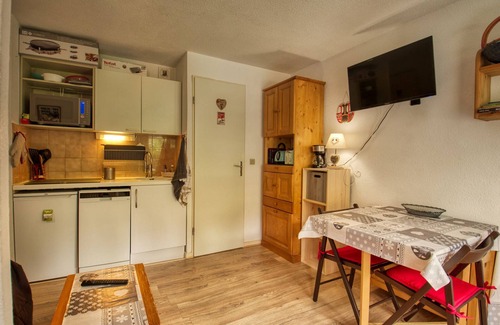 Les Esserts Apartment | Charming 1-Bedroom Apartment with Mountain Corner, Ski Access, and West-Facing Balcony