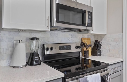 Alden Bridge Apartment | Charming 1-bedroom apartment in Magnolia with fitness room, AC