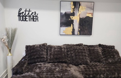 Midtown Apartment | Charming 1-bedroom apartment in Detroit with AC, WiFi