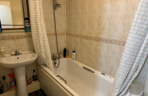 St Luke's Apartment | Charming 1-bedroom apartment in brilliant London with fitness room, WiFi