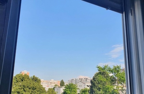Zagreb Apartment | Charming 1-bedroom apartment near Jarun with WiFi, AC in wonderful Zagreb