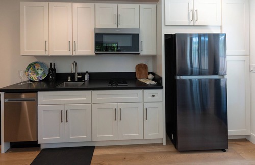 Lafayette Cottage | Charming 1-bedroom cottage with private yard, on site parking, walk to BART