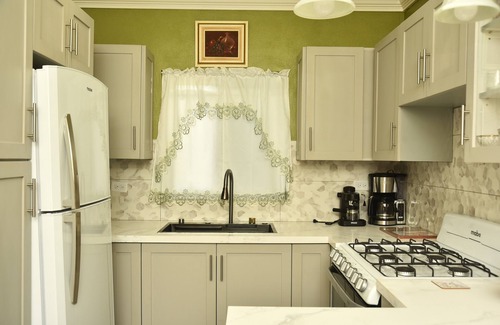 Westward Villas Subdivision Cottage | Charming 1-bedroom cottage in delightful Cable Beach Nassau with WiFi, AC,