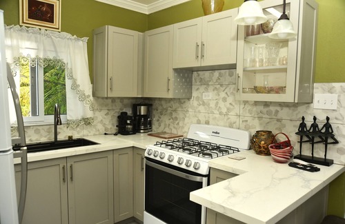 Westward Villas Subdivision Cottage | Charming 1-bedroom cottage in delightful Cable Beach Nassau with WiFi, AC,