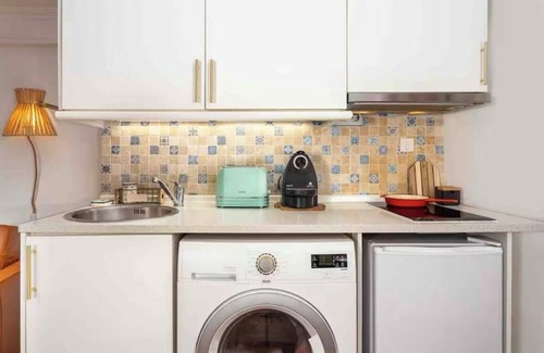 Santa Maria Maior Cottage | Charming 1-bedroom cottage in adorable Lisbon center with AC - Casa Aurora
