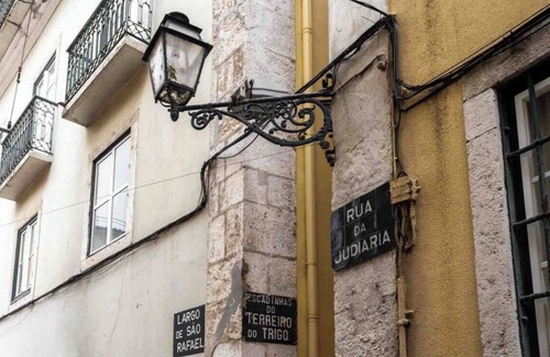 Santa Maria Maior Cottage | Charming 1-bedroom cottage in adorable Lisbon center with AC - Casa Aurora