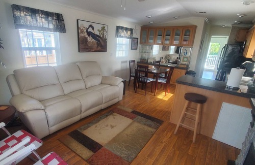 Venice Cottage | Charming 1-bedroom cottage in Ramblers Rest Resort Venice FL