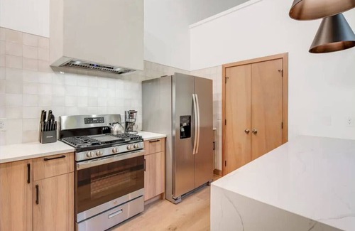 Lynn Cottage | Charming 1-bedroom cottage with WiFi, AC in fabulous Tryon