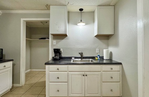 Kilgore House | Charming 1-bedroom Getaway in the heart of Kilgore