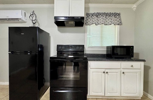 Kilgore House | Charming 1-bedroom Getaway in the heart of Kilgore