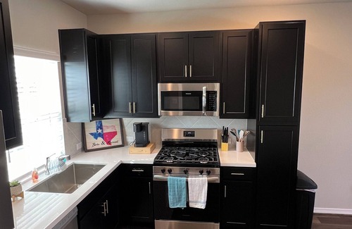 Foster Place House | Charming 1 Bedroom Private Guest House