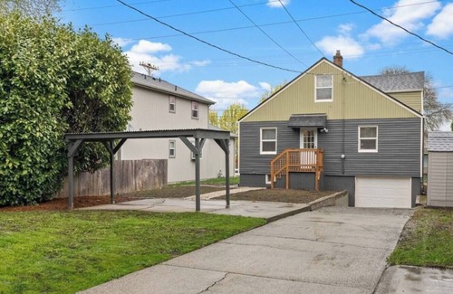 Hilltop House | Charming 1-bedroom private guest suite in Central Tacoma with AC, WiFi